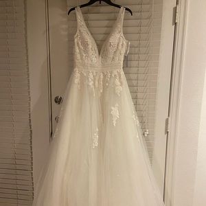 Brand new wedding dress. Never worn.